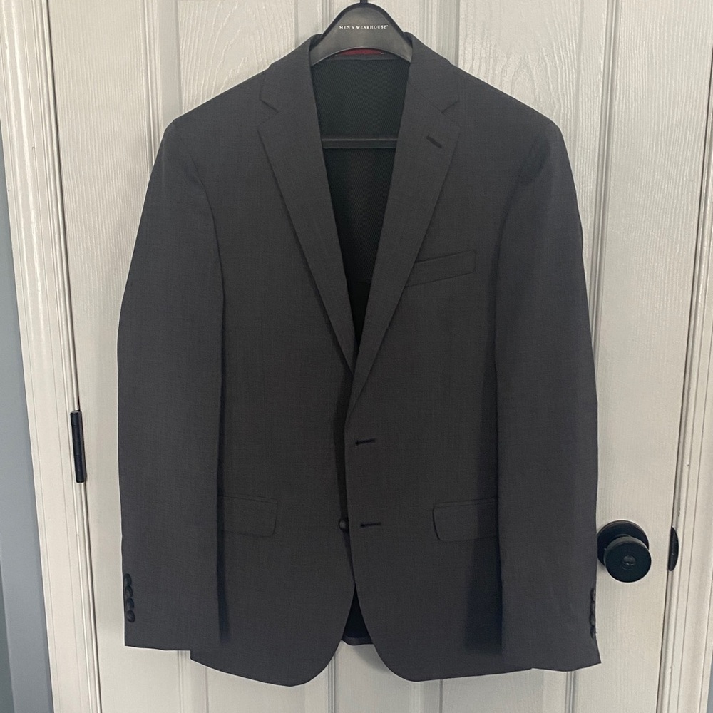 Kenneth Cole Mens Suit